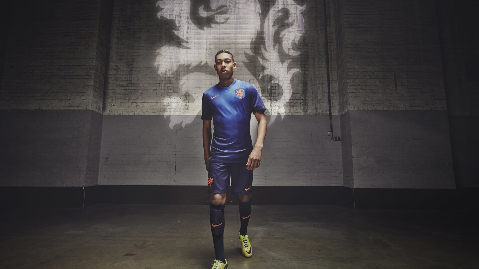 开云·体育官网APP下载-英超教练深度分析，战术变革如何激活球队整体表现，英超 教练